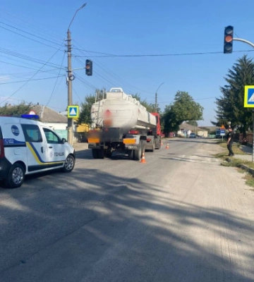 На Київщині вантажівка наїхала на 9-річного хлопчика: дитину госпіталізували