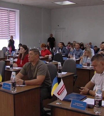 Гроші для ЗСУ, бюджет та комунальний транспорт: чим запам&#039;яталася сесія у Рівному (ВІДЕО)