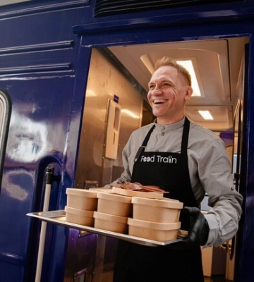 &quot;Укрзализныця&quot; представила первый в мире поезд-кухню Food Train - фото