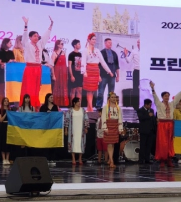 На фестивалі в Південній Кореї відбувся концерт української громади та передача гумдопомоги