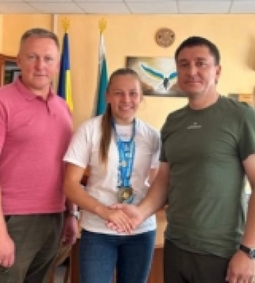 Спортсменці з Сарн вручили грошову винагороду від громади