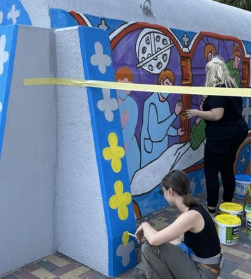 Бетонні укриття у Херсоні розмалюють художники з трьох міст