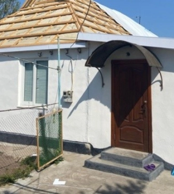 Фахівці з Полтавщини відновлюють будинки  жителів села Правдине Білозерської громади