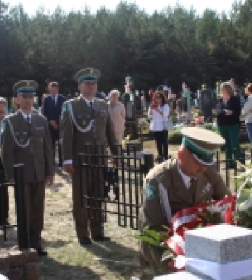 У селі на Волині вшанували пам’ять вбитих більшовиками польських військовослужбовців