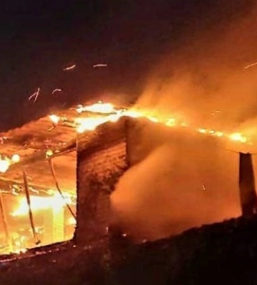Росіяни вдарили по Нікопольщині: сталася пожежа, є постраждалі