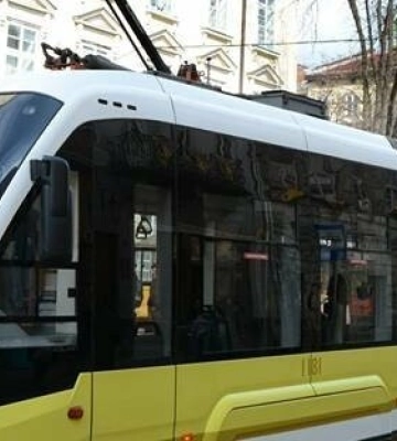 У львівському трамваї померла жінка