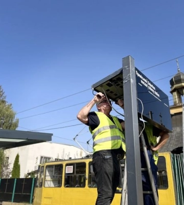 У Львові біля Приміського вокзалу запрацювало електронне табло