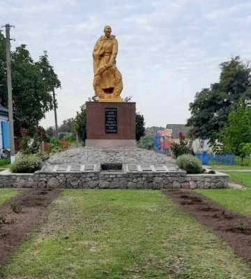 На Полтавщині невідомі викрали квіти з алеї пам&#039;яті загиблих воїнів