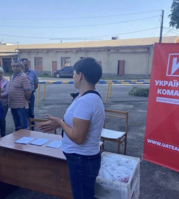 У Чернівцях волонтери &quot;Української команди&quot; передали допомогу для людей з вадами зору