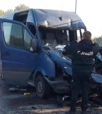 На Полтавщині зіткнулися шість автівок: багато постраждалих