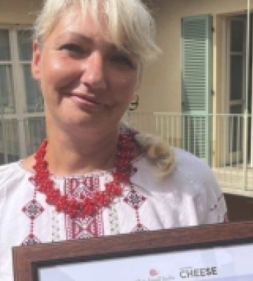 Мешканка Херсонщини здобула відзнаку на фестивалі  сирів у Італії