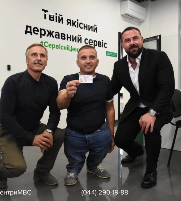 У Львові водійські права отримав перший випускник автошколи для осіб з інвалідністю У Львові водійські права отримав перший випускник автошколи для осіб з інвалідністю
