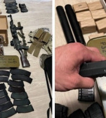 Автомат, вибухівка та набої: киянин зберігав арсенал боєприпасів у квартирі та гаражі