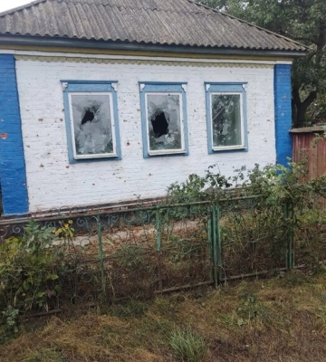 Оккупанты ночью обстреляли две громады Сумской области, повреждены жилые дома и хозяйственные постройки. ФОТО