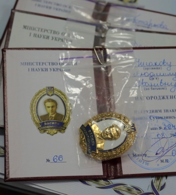 Згуртовані та мужні: освітян Миколаєва привітали з професійним святом