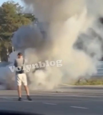 На Волині внаслідок аварії загорівся мотоцикл: травмувалося двоє людей. Відео