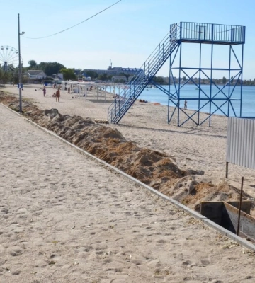 Окупанти облаштували вогневі позиції на пляжах Євпаторії