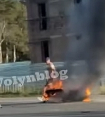 Горів мотоцикл: у серйозній ДТП у Ковелі травмувались люди (відео)