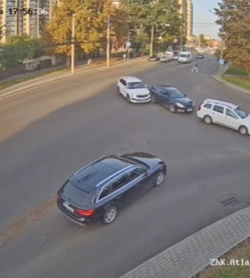 Показали момент подвійної аварії на Рівненській у Луцьку (відео)