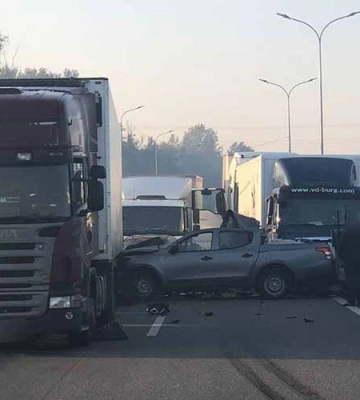На Полтавщині через зіткнення шести транспортних засобів травмовано двоє людей