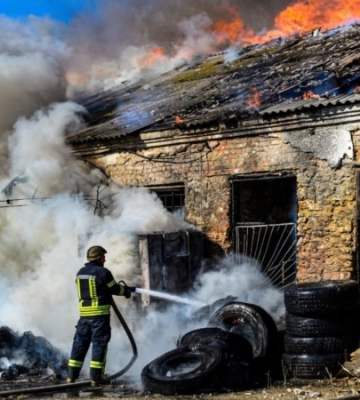 Ввечері російська армія завдала ударів одразу по двох підприємствах у Херсоні