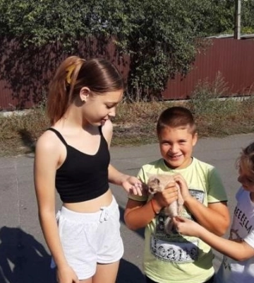 На Київщині бійці ДСНС врятували допитливе кошеня, яке втрапило у халепу (ФОТО)