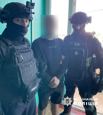 Виманювали CVV-коди: на Харківщині затримали молодих шахраїв