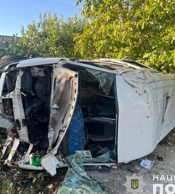 В Запорожье произошло масштабное ДТП с маршруткой: пострадали восемь человек