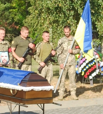 У Липовій Долині попрощалися із загиблим героєм