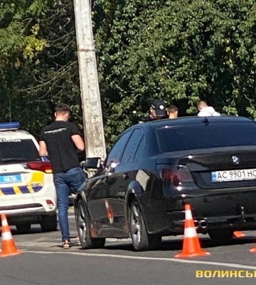 ДТП у Луцьку: «бмв» «наздогнала» автомобіль патрульних