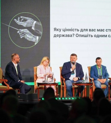 Корниенко заявил, что власти &quot;тестируют переход&quot; к президентской республике. Позже он сказал, что его слова &quot;искусно вырвали из контекста&quot;