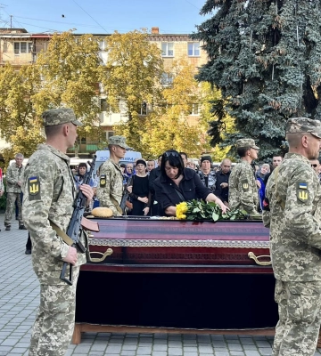 «На власні очі бачив усе пекло війни»: на Волині попрощалися з Героєм Петром Бежаном. Фото