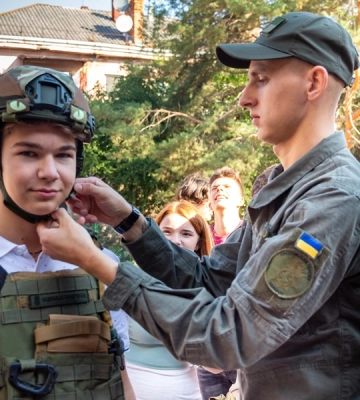 В Ужгородському ліцеї &quot;Лідер&quot; нацгвардійці провели заняття зі школярами