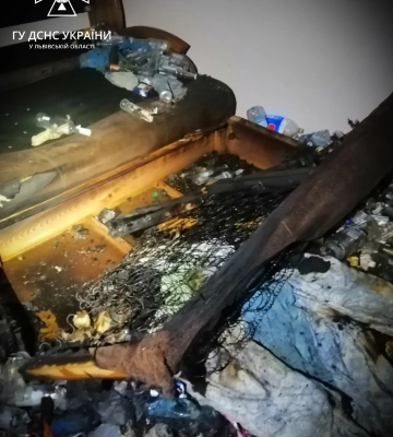 Був без свідомості: у Львові зі задимленої квартири винесли власника