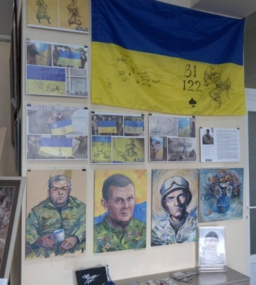 «Рідні барви 4.5.0»: у Луцьку відкрили виставку картин військового з Краматорська