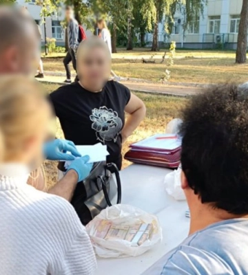150 тисяч гривень за фіктивний діагноз: правоохоронці затримали лікарку, яка допомогала ухилянтам