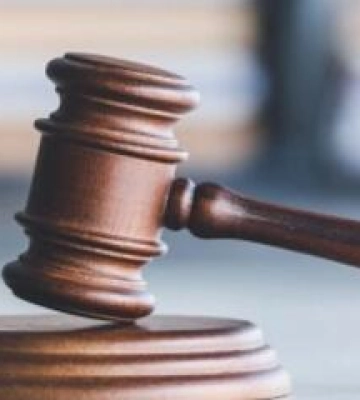 Суд обрав запобіжний захід чоловіку, який розбещував малолітніх дівчат