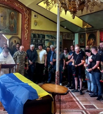 У Сумах попрощались із загиблим солдатом Євгеном Гусаковим