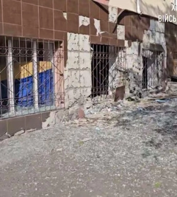 Последствия вражеского удара по гимназии в Херсоне. ВИДЕО