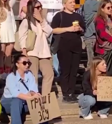 В Киеве возле КГГА снова прошел митинг против скандальных закупок, фото