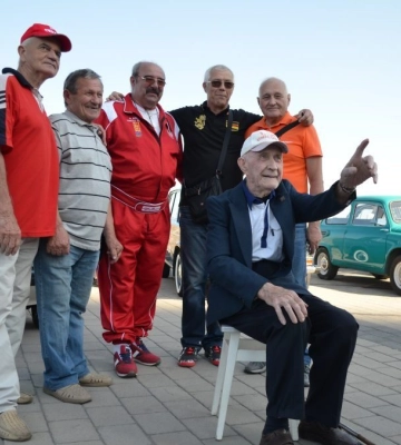 У Дніпрі пройшов авто-мото пробіг, присвячений 90-річчю відомого гонщика