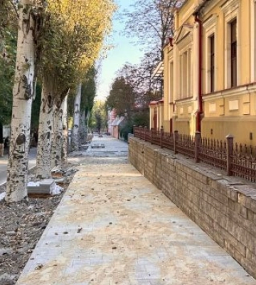 «Берлінські подушки», зонована плитка та зелені зони: у Дніпрі ремонтують три вулиці