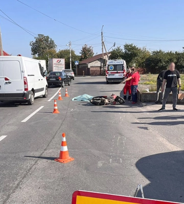 Внаслідок ДТП у Хмельницькому трагічно загинув літній кермувальник скутера