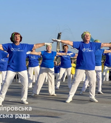 Плейстик, східні танці та скандинавська хода: у Дніпрі відбулись показові виступи Університету третього віку