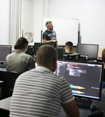В Україні можна безкоштовно пройти навчання на IT-курсах: хто може взяти участь