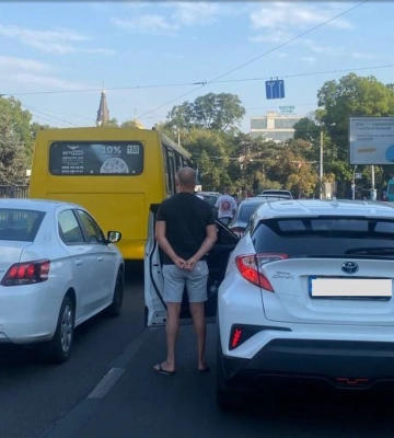 Місто завмерло: зранку в Одесі вшанували пам'ять загиблих захисників та захисниць