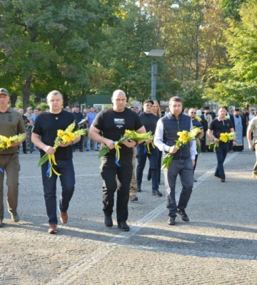 У Дніпрі у День захисників та захисниць України вшанували полеглих героїв