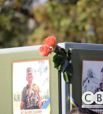 Зупиняли транспорт, вручали відзнаки. У Кропивницькому вшанували захисників та захисниць України
