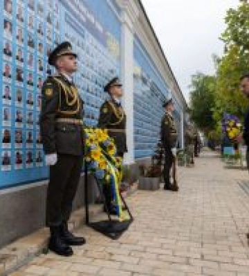 У День захисників і захисниць України Президент вшанував пам’ять воїнів, які загинули за Батьківщину