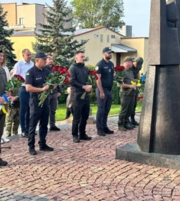 Хвилиною шани, хвилиною мовчання та безмежної вдячності Закарпаття вшанувало пам’ять полеглих воїнів